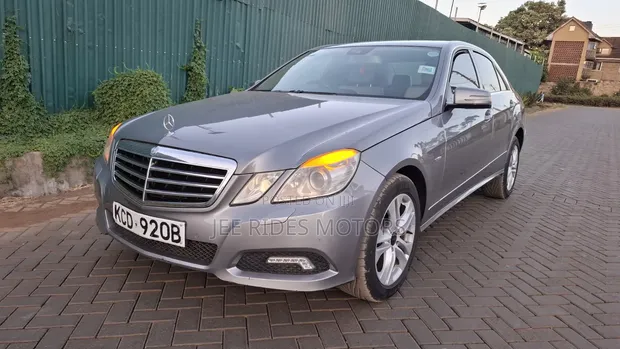 Mercedes-Benz E200 CGI 2009 Gray - 1
