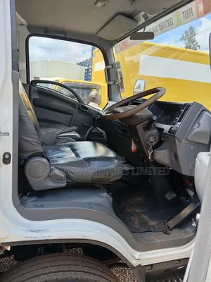 Isuzu NQR N-Series Enclosed Cargo Truck