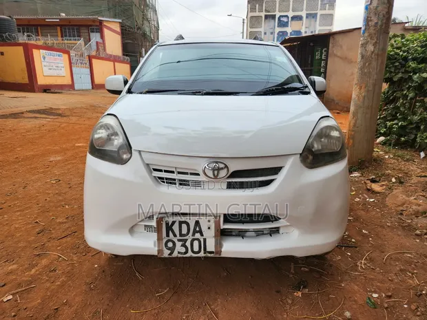 Toyota Pixis 2013 Nyeupe - 1