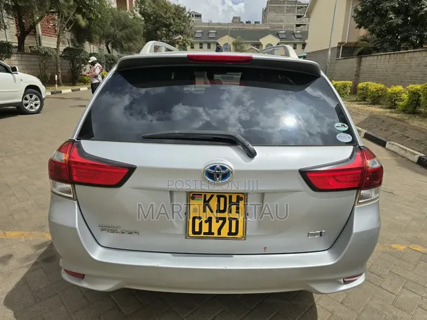 Toyota Corolla Fielder 2015 Hybrid Gray - 1