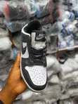 Nike SB Dunk Low Sneakers (Nyeusi na Nyeupe) - 5