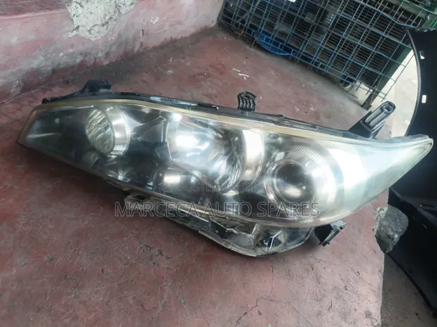 Toyota Wish 2015 Xenon Headlight - 1