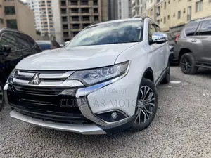 Mitsubishi Outlander LE FWD 2018 White