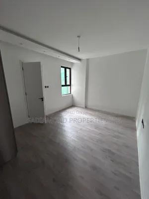 4-Bedroom Apartment with DSQ in Parklands/Highridge for Rent