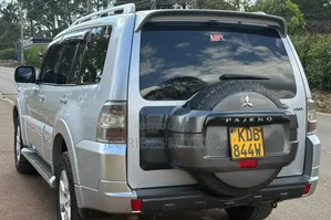 Mitsubishi Pajero Exceed 2015 Silver