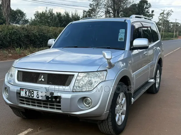 2015 Mitsubishi Pajero V80 3.2 DI-D Silver - 1