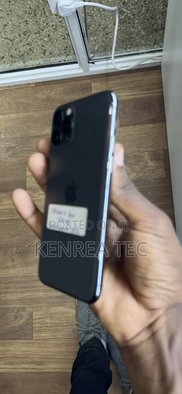 Apple iPhone 11 Pro 256GB Gray - 1