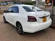 Toyota Belta 2011 Nyeupe - 1