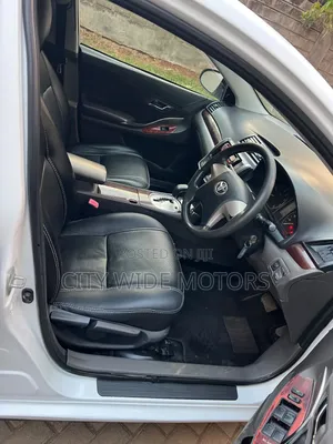 Toyota Premio 2012 Nyeupe