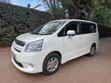 Toyota Noah 2.0 2010 White (8 Seater) - 2