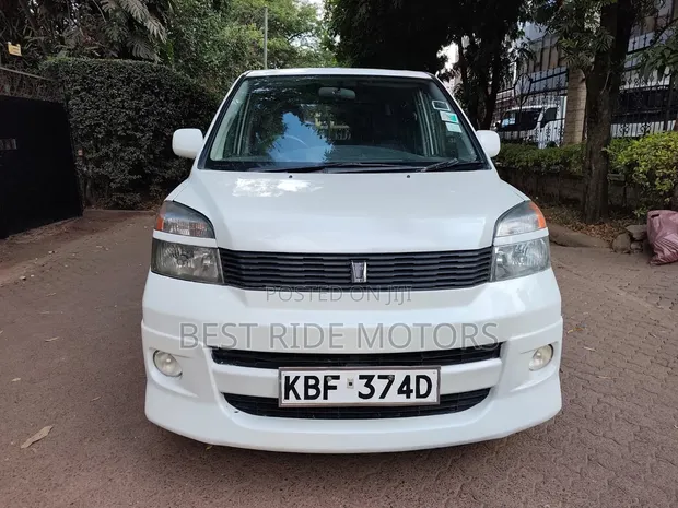 Toyota Voxy 2002 - 1