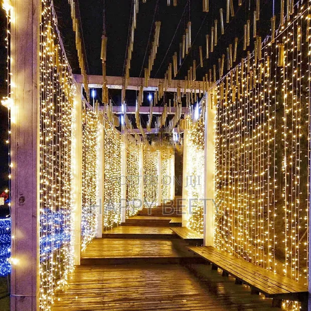 300 LED Taa za Pazia za Dirishani - Nyeupe ya Joto - 1