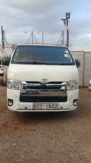 Toyota HiAce 2011 - 14 Seater Bus