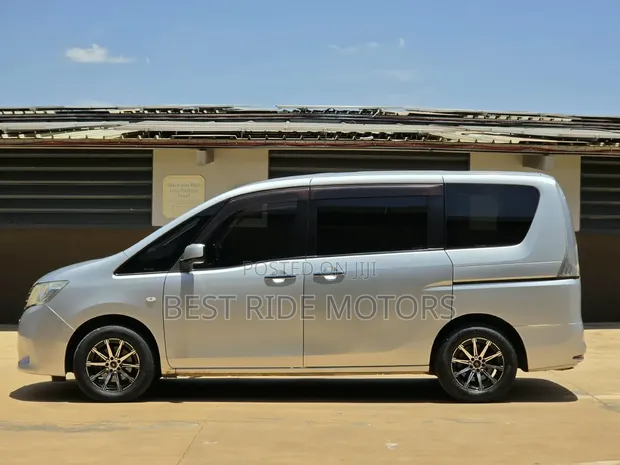 Nissan Serena 2011 Silver - 1