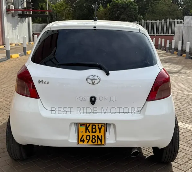 Toyota Vitz 2007 White - 1