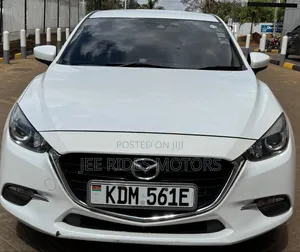 Mazda Axela 2017 Off-White