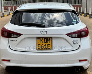 Mazda Axela 2017 Nyeupe