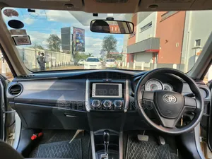 Toyota Corolla Fielder 2013 Nyeusi