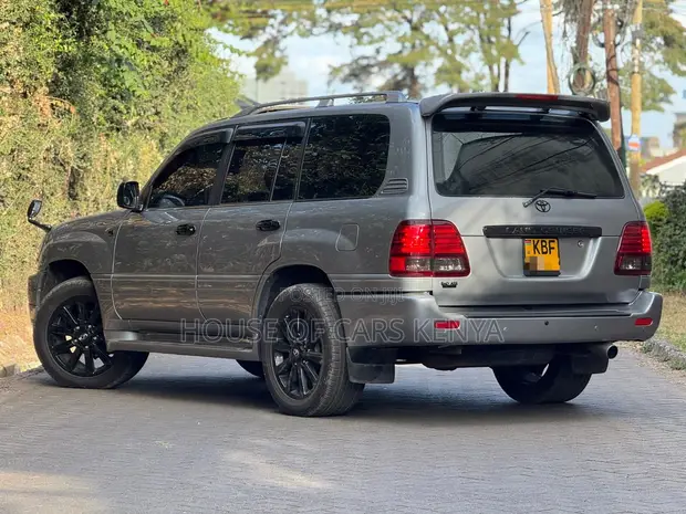 Toyota Land Cruiser V8 2004 Gray - 1