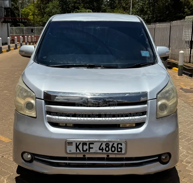 Toyota Noah 2.0 158hp FWD (8 Seater) 2008 Silver - 1