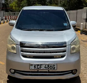 Toyota Noah 2.0 158hp FWD (8 Seater) 2008 Silver