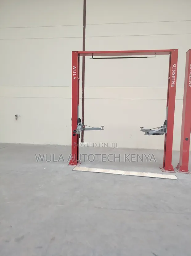 4 Ton 2-Post Car Lift - Professional Hydraulic Lifting System - 1