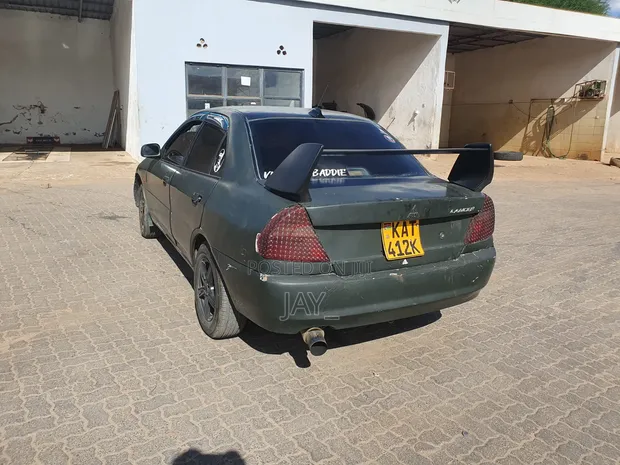 Mitsubishi Lancer 1999 Kijani - 1