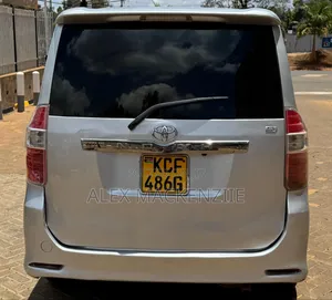 Toyota Noah 2008 Nyeupe