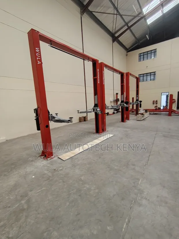 Heavy Duty 4-Ton 2-Post Car Lift - 1