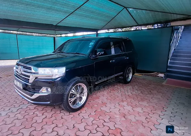 Toyota Land Cruiser 2020 Nyeusi - 1