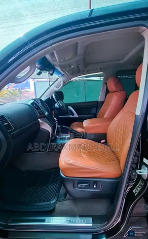 Toyota Land Cruiser 2020 Nyeusi