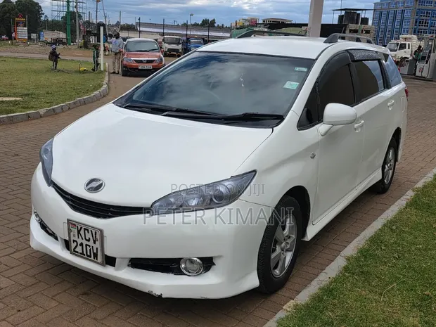Toyota Wish 2012 Nyeupe - 1