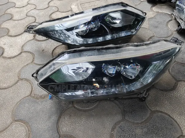 Honda Vezel 2015/2016 Taa za Mbele (Kila Moja) - 1
