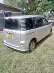 Toyota Sienta 2010 Nyeupe - 4