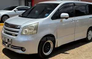 Toyota Noah 2008 Nyeusi