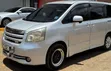 Toyota Noah 2008 Nyeusi - 3