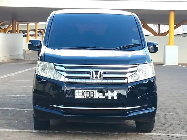 Honda Stepwgn Spada 2013 - 1