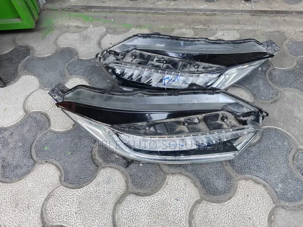 Honda Vezel Headlights (2018-2020) - 1