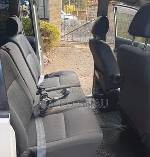 Toyota Voxy 2002 Nyeupe