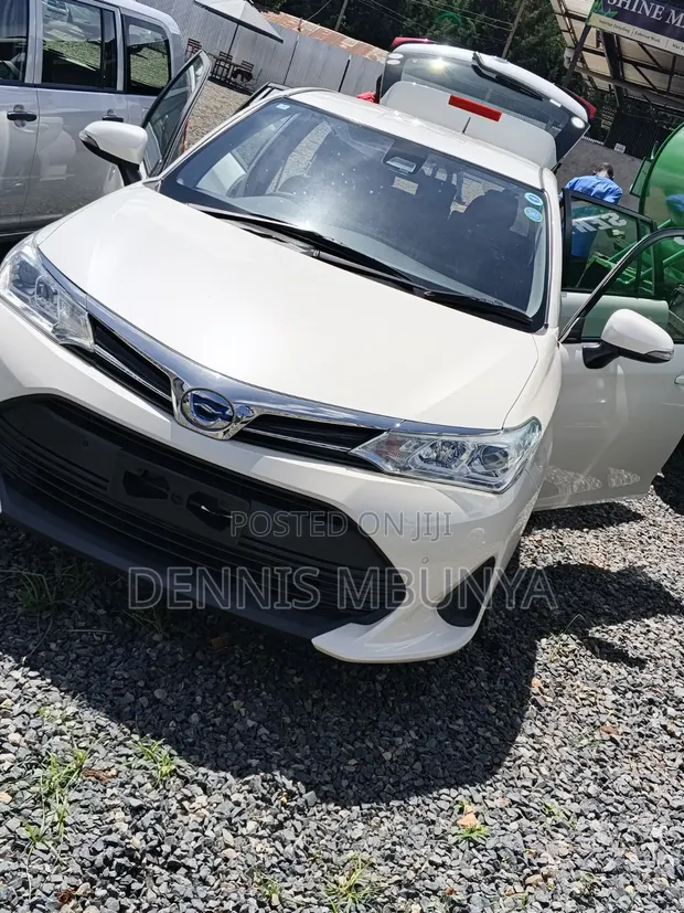 Toyota Corolla Fielder 1.5 Hybrid FWD 2016 - 1
