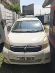 Toyota Isis 2007 Nyeupe - 1