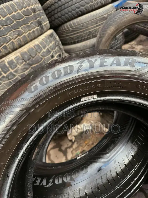 225/65 R17 Goodyear Tyres - Zilizotumiwa Kidogo - 1