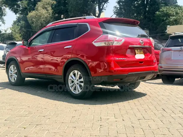 Nissan X-Trail 2016 Nyekundu - 1