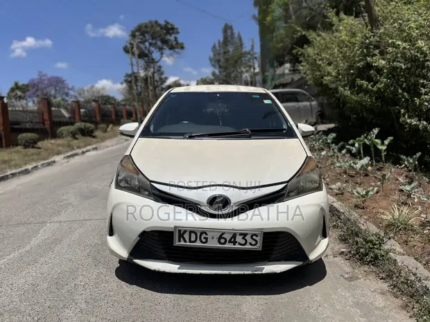 Toyota Vitz 2014 White - 1