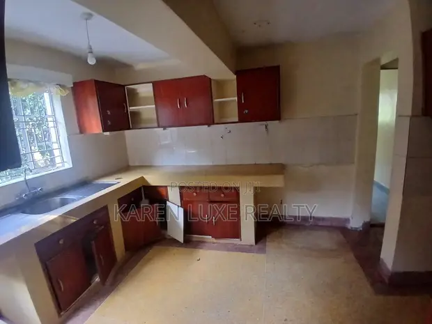 5 Bedroom Mansion for Rent in Kerarapon - 1