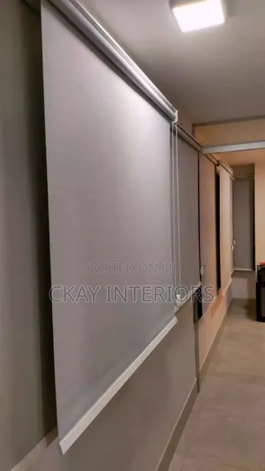 Roller Blinds za Vitendo kwa Ofisi
