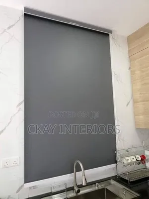 Roller Blinds za Vitendo kwa Ofisi
