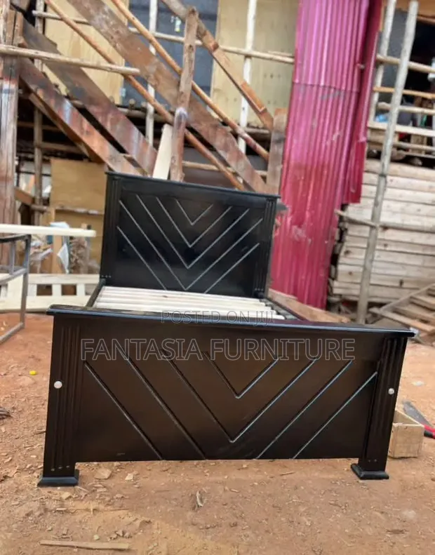 Ideal 3x6 Black Toddler Bed - 1