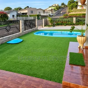 Carpet ya Nyasi Bandia ya Poolside - Ina Mifereji, Haitelezi