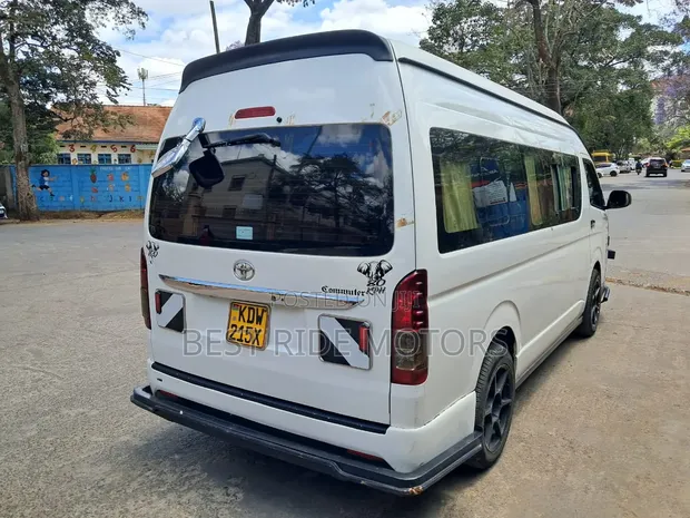Toyota HiAce 2017 Commuter - 1